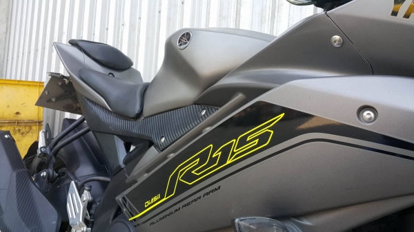 R15 2016 เทาเหลือง ลายใหม่ วิ่งน้อย พร้อมใช้งาน ไม่ล้มชนแปะครับ