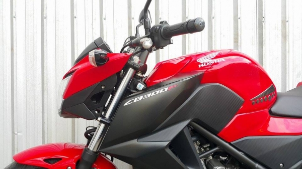 CB300F ราคา PCX ปี 2557 เครื่องเดิมขี่นิ่ม พร้อมใช้งานไม่ล้มชนแปะ