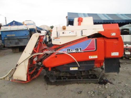ราคาพิเศษ 58,000 บาท!! รถเกี่ยวข้าวนั่งขับ KUBOTA R1-91 รหัสสินค้า : 14002150 www.nihonmono.com