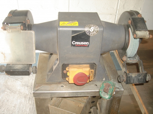 แท่นเจียระนัยตั้งโต๊ะ 2 หัว CREUSEN มือสองรุ่น DS8150TS พร้อมแท่นวางSSTและโต๊ะไม้สำหรับวางชิ้นงาน นำเข้าจากยุโรป แท่นเจียระนัยตั้งโต๊ะ 2 หัว CREUSEN มือสองรุ่น DS8150TS พร้อมแท่นวางSSTและโต๊ะไม้สำหรับวางชิ้นงาน นำเข้าจากยุโรป