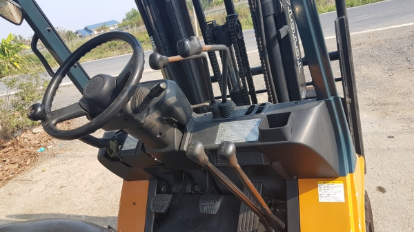 ขายด่วนรถยก TOYOTA 7FG18ยก1.8ตันถึง2ตันเสาสูง5เมตรทูฟรียางตัน4เส้นรถนอกเพิ่งเข้ามายังไม่เคยใช้งานในเมืองไทยเลย