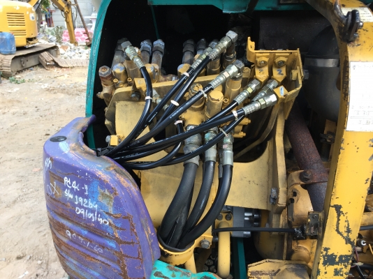 ขายรถขุดKOMATSU PC40-7ชั่วโมงใช้งานแค่ 3xxx เท่านั้น รถสวยสภาพพร้อมใช้ นำเข้าจากญี่ปุ่นแท้