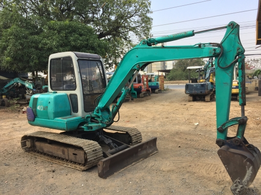 ขายรถขุดKOMATSU PC40-7ชั่วโมงใช้งานแค่ 3xxx เท่านั้น รถสวยสภาพพร้อมใช้ นำเข้าจากญี่ปุ่นแท้