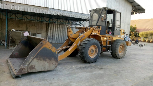 ขายด่วนรถตักเอวอ่อน CTM830 รถสวยมีตู้แอร์ เอกสารใบอินวอย