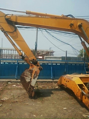 ขายรถตักล้อยาง LieBherr A922 แม็คโค และดันดินในคันเดียว มีเล่มทะเบียนเอกสารพร้อม