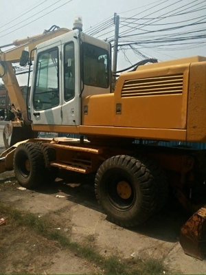 ขายรถตักล้อยาง LieBherr A922 แม็คโค และดันดินในคันเดียว มีเล่มทะเบียนเอกสารพร้อม