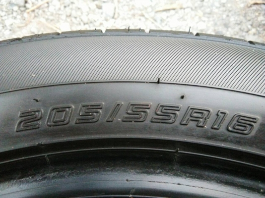 ขายยาง205/55R16 DUNLOP ยางสัปดาห์ที่12ปี16 ดอกยางหนาเต็มสด จำนวน 1 ชุ ขายยาง205/55R16 DUNLOP ยางสัปดาห์ที่12ปี16 ดอกยางหนาเต็มสด จำนวน 1 ชุ