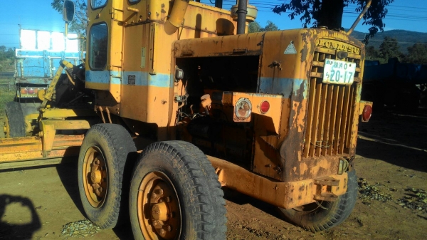 ขายรถเกรด KOMATSU GD30-5M  ราคา 300000