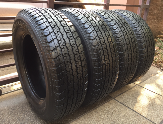 ยาง Bridgestone 255 65 17 สิ้นปี15 ดอกเต็ม ใช้ยาว ราคาไม่แพง