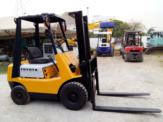 ขายรถฟอร์คลิฟต์ TOYOTA 3FG15 (รถยกเบนซิน 1.5 ตัน ยกสูง 3 เมตร) สภาพสวยพร้อมใช้ ติดต่อ 086-324-1992 086-775-7900