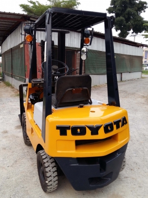 ขายรถฟอร์คลิฟต์ TOYOTA 3FG15 (รถยกเบนซิน 1.5 ตัน ยกสูง 3 เมตร) สภาพสวยพร้อมใช้ ติดต่อ 086-324-1992 086-775-7900