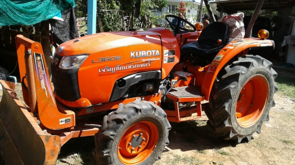 รถไถ 36 แรงปี  53 อุปกร 2 อย่าง   ซ. ม  1700   นิด ฯฯ มือเดียวป้ายแดง  ราคาเบาฯฯ  275000   บาท  วันทูคอล 098 668-3479 dtac 094 283-9369 สิทธิ์ คับ