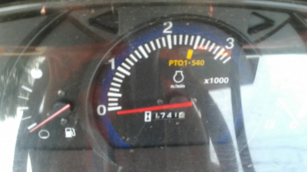 รถไถ 36 แรงปี  53 อุปกร 2 อย่าง   ซ. ม  1700   นิด ฯฯ มือเดียวป้ายแดง  ราคาเบาฯฯ  275000   บาท  วันทูคอล 098 668-3479 dtac 094 283-9369 สิทธิ์ คับ