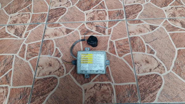 บัลลาส XENON ยี้ห้อ MITSUBISHI ELECTRIC มีข้างเดียว