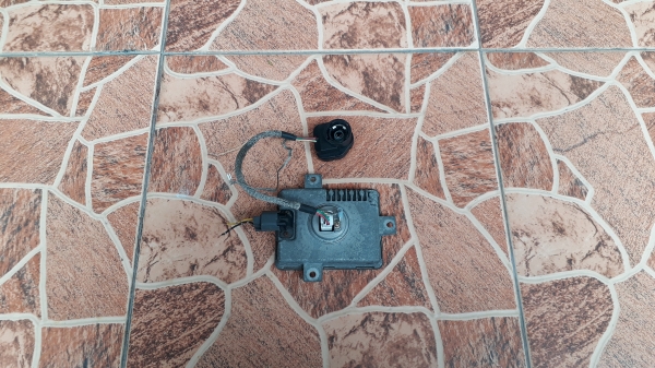 บัลลาส XENON ยี้ห้อ MITSUBISHI ELECTRIC มีข้างเดียว