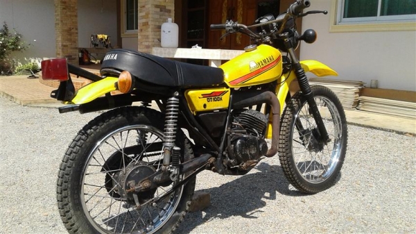 ขาย DT100 เล่มพร้อมชุดโอนลอยเครื่องดีพอใช้สีเดิมโรงงานคันสตาร์ทคันเกียร์ไม่เชื่อมเหมาเอาไปจัดสภาพต่อ ขาย DT100 เล่มพร้อมชุดโอนลอยเครื่องดีพอใช้สีเดิมโรงงานคันสตาร์ทคันเกียร์ไม่เชื่อมเหมาเอาไปจัดสภาพต่อ