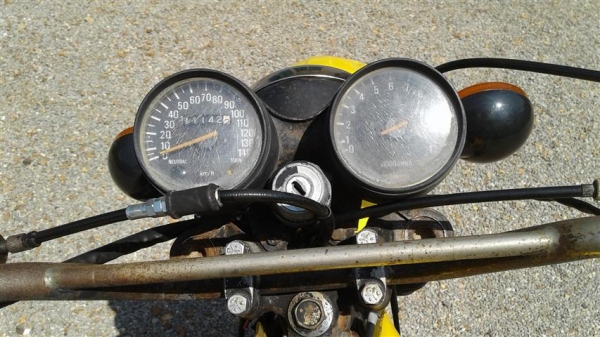 ขาย DT100 เล่มพร้อมชุดโอนลอยเครื่องดีพอใช้สีเดิมโรงงานคันสตาร์ทคันเกียร์ไม่เชื่อมเหมาเอาไปจัดสภาพต่อ ขาย DT100 เล่มพร้อมชุดโอนลอยเครื่องดีพอใช้สีเดิมโรงงานคันสตาร์ทคันเกียร์ไม่เชื่อมเหมาเอาไปจัดสภาพต่อ