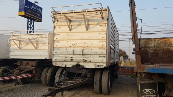 ขาย ลูกพ่วงสองเพลาสามมิตรไม่ดั้ม ปี 56 แคชชีสวย สภาพพร้อมใช้งาน เอกสารพร้อมโอน สนใจติดต่อเรา ดำสุโขทัย โทร 089-7087998,081-7855503 หรือเยี่ยมชมเว็ปไซได้ www.dum-sukhothai.com  ดูสินค้าได้ที่เต็นท์รถดำสุโขทัย เรายินดีให้บริการค่ะ