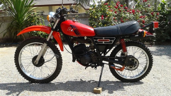 ขาย DT100 เล่มพร้อมชุดโอนลอยเครื่องดีพอใช้คันสตาร์ทคันเกียร์ไม่เชื่อมเหมาะเอาไปปั้นต่อ