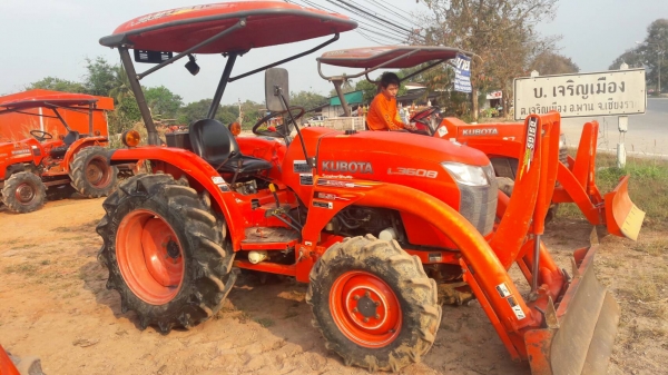 ขายรถไถKubota  L3608 คานบนสภาพเดิมๆๆบอกได้คำเดียวว่าสวยครับ อุปกรณ์ครบหน้าหลัง มีเล่มพร้อมโอนครับ