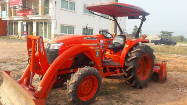 ขายรถไถ Kubota L4708 คานบนรถสวยเดิมๆๆพร้อมอุปกรณ์ครบหน้าหลัง มีเล่มพร้อมโอนครับ