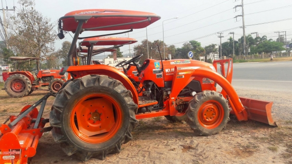 ขายรถไถ Kubota L4708 คานบนรถสวยเดิมๆๆพร้อมอุปกรณ์ครบหน้าหลัง มีเล่มพร้อมโอนครับ