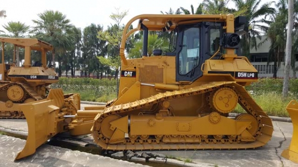 ขายรถแทคเตอร์มือสอง caterpillar รุ่น D5H LGP สนใจติดต่อ marketing@metrocat.com