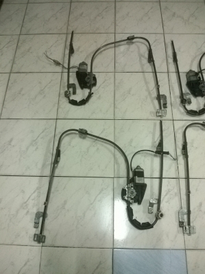 ขายชุดรางมอเตอร์กระจกไฟฟ้า BMW e30 4ประตู แท้ ราคาข้างละ900 โทร0924462525โส กทม ขายชุดรางมอเตอร์กระจกไฟฟ้า BMW e30 4ประตู แท้ ราคาข้างละ900 โทร0924462525โส กทม