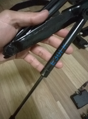 ขายชุดโช๊คฝากระโปรงหน้า E30 สภาพดี ชุดละ ราคา1000 โทร0924462525โส กทม