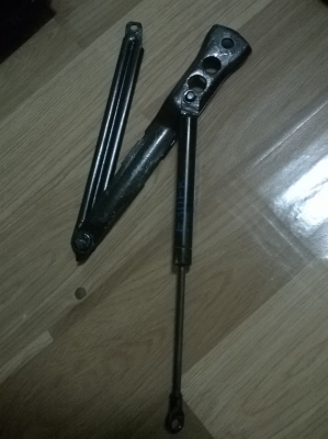 ขายชุดโช๊คฝากระโปรงหน้า E30 สภาพดี ชุดละ ราคา1000 โทร0924462525โส กทม