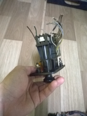 ขายชุดมือดึงเปิดปิดไฟหน้าbmw e30 สภาพดีชุดละ800บ โทร0924462525โส  กทม