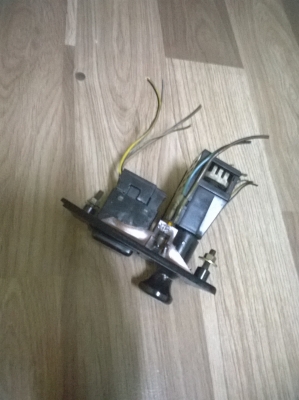 ขายชุดมือดึงเปิดปิดไฟหน้าbmw e30 สภาพดีชุดละ800บ โทร0924462525โส  กทม