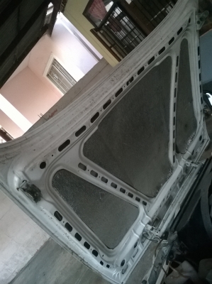 ขายฝากระโปรงหน้ายกชุดพร้อมบานพับ bmw e30 สภาพดี ราคา1900 โทร0924462525โส  กทม