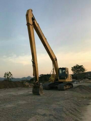 ขาย2,180,000 KOMATSU PC200-8 บูมยาว 18 ม. 2,180,000 บาท ปี 2010 ทำงาน 9,xxx ชม. เครื่องดี ปั้มแรง โช่หนา เอวแน่น ไฟฟ้า ครบ เอกสารอินวอยท์ รถอยู่ จ.นครราชสีมา  090-772-3710 090-772-3708