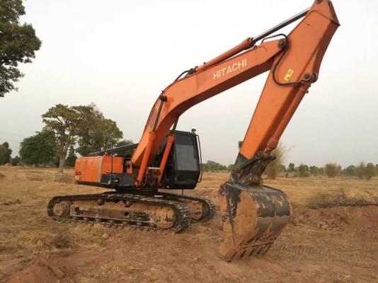 ขาย 715,000 เก่านอก 1 ปี   HITACHI EX200-3 ไฟฟ้าครบ แอร์เย็น โช่หนา เอวแน่น เครื่องดี ปั้มดี เอกสารอินวอยท์ รถอยู่ จ.ร้อยเอ็ด 090-772-3710 090-772-3708