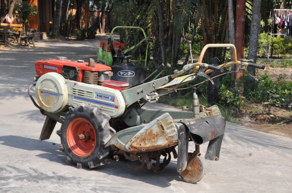 ขายรถพรวนดินYANMAR YHC700รุ่นใหม่ สาดดิน ยกร่อง แรงดี ดีเซล7แรง สภาพสวยเดิมจากญี่ปุ่น มีเกียร์ 28,000เท่านั้น