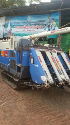 รถเกี่ยวข้าวอิซิกินำเข้าสภาพดีไฟฟ้าสมบูรณ์ยกตัวสูงได้เกี่ยวข้าวได้ปกติ