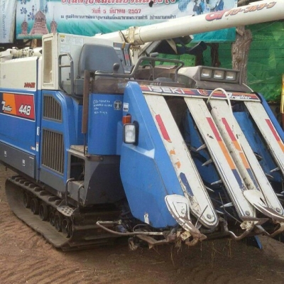 รถเกี่ยวข้าวอิซิกินำเข้าสภาพดีไฟฟ้าสมบูรณ์ยกตัวสูงได้เกี่ยวข้าวได้ปกติ