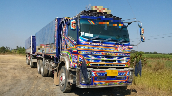 ขาย 2,700,000 ISUZU 360 ปี 57 วิ่ง 200,000 กม. แม่ลูกดั้ม(อู่ ส.สุพัตร์)แม่ยาว 6.40 ม.ลูก 3 คาน  ยาว 6.80 ม.กว้าง 2.55 นอกสูง 1.70 ม. รถอยู่.นครประฐม 090-772-3710 090-772-3708