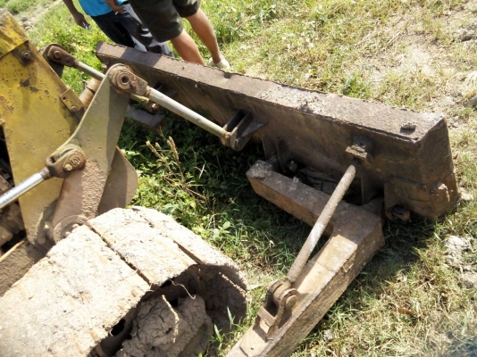 ขายรถแทรคเตอร์ KOMATSU D20A-5 ราคา 130000