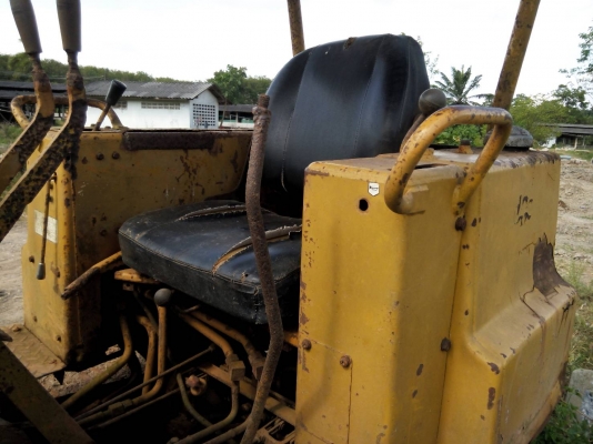 ขายรถแทรคเตอร์ KOMATSU D20A-5 ราคา 130000 ขายรถแทรคเตอร์ KOMATSU D20A-5 ราคา 130000