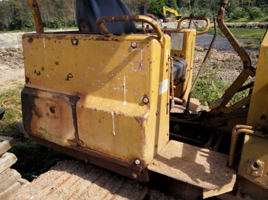 ขายรถแทรคเตอร์ KOMATSU D20A-5 ราคา 130000