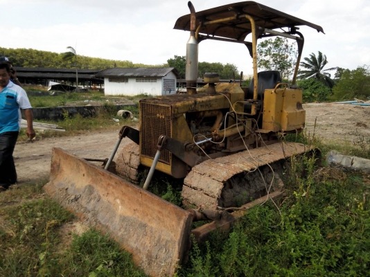 ขายรถแทรคเตอร์ KOMATSU D20A-5 ราคา 130000 ขายรถแทรคเตอร์ KOMATSU D20A-5 ราคา 130000