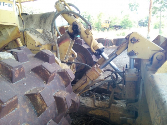 รถบดไล่โพรงอากาศย่ำสันเขื่อน4ล้อหนาม CAT814 เอกสารเล่มทะเบียน สนใจซื้อโทร 084-5649130