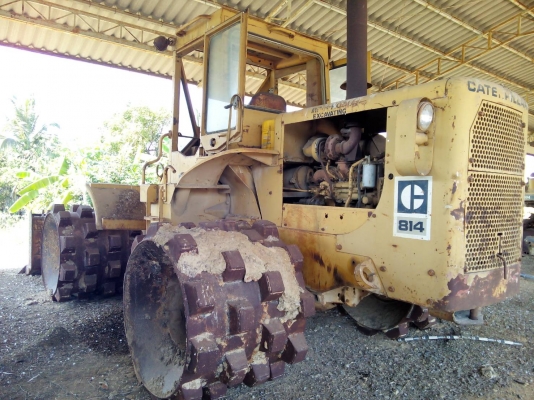รถบดไล่โพรงอากาศย่ำสันเขื่อน4ล้อหนาม CAT814 เอกสารเล่มทะเบียน สนใจซื้อโทร 084-5649130