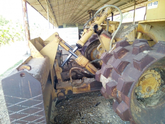 รถบดไล่โพรงอากาศย่ำสันเขื่อน4ล้อหนาม CAT814 เอกสารเล่มทะเบียน สนใจซื้อโทร 084-5649130