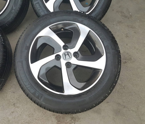 ขายล้อHonda new city15 หน้าเงาดำ ยางปี14 4 ล้อ