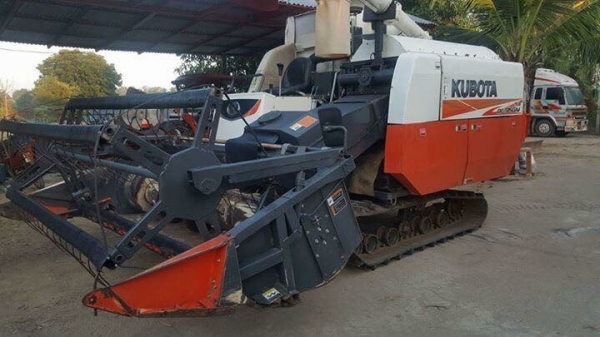 ขายรถเกี่ยวข้าว DC-95GM PLUS สภาพงามคับ เอกสารครบ ปี56