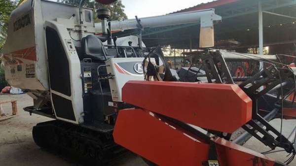 ขายรถเกี่ยวข้าว DC-95GM PLUS สภาพงามคับ เอกสารครบ ปี56