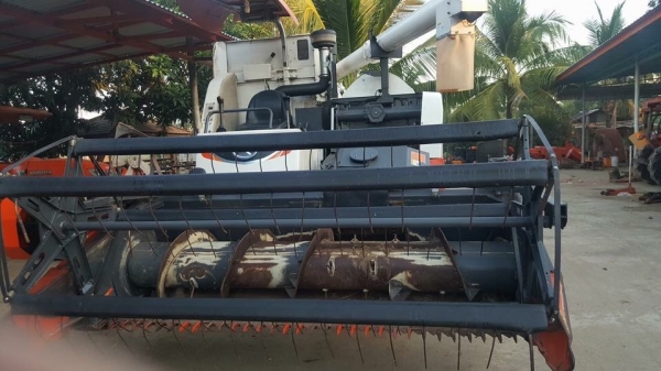 ขายรถเกี่ยวข้าว DC-95GM PLUS สภาพงามคับ เอกสารครบ ปี56